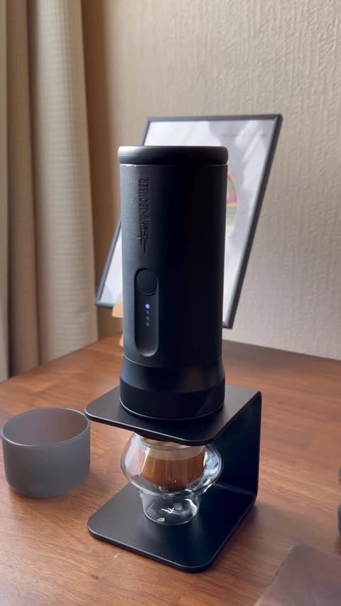 Instagram post by @kirio.zrcc for Mhw3bomber. Caption reads: I received a new product from @mhw_3bomber , so I....