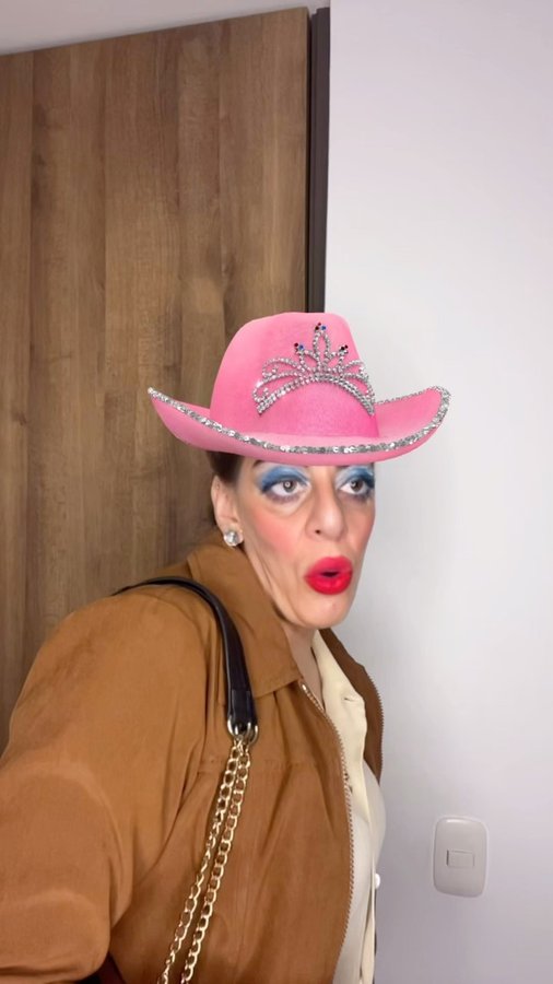 Instagram post by @luisagrajalesb for UNICO Outlet. Caption reads: [...] y disfrute en @unicooutlet 😎🛍️ donde la....