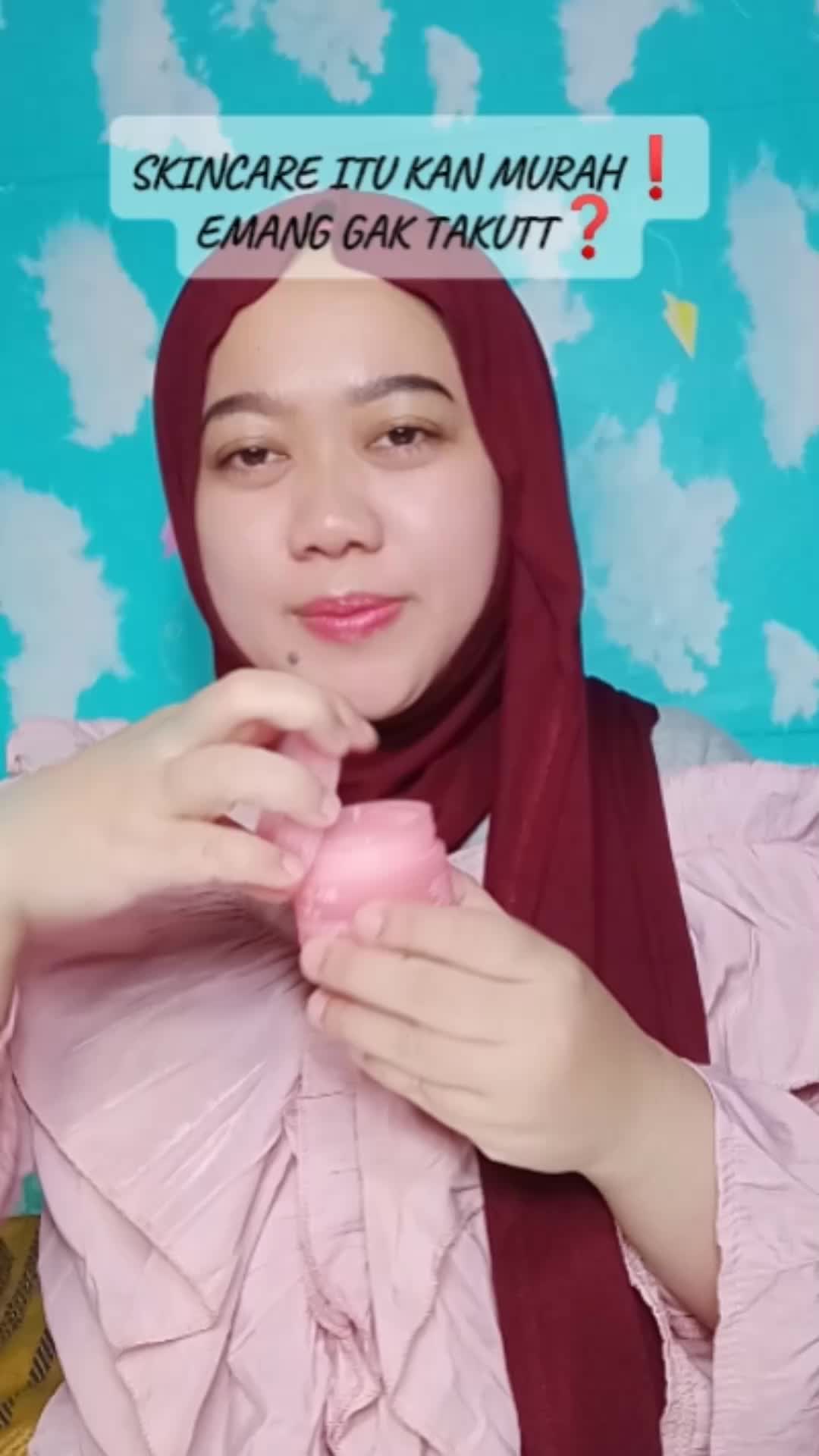 TikTok post by @daniya_zainab_haura for Madame Gie Cosmetics. Caption reads: [...] di kantong 🤑 wajib beli sih di @Madame Gie....