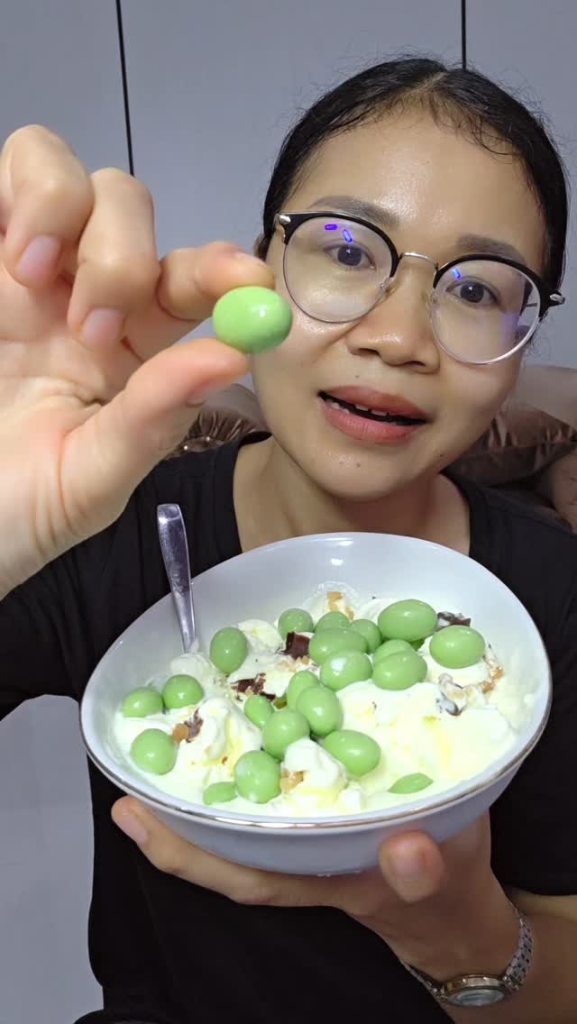 Instagram post by @ayunaslife for Alfamart. Caption reads: Ada yg sama, deket tgl merah bawaanx pengen yg....