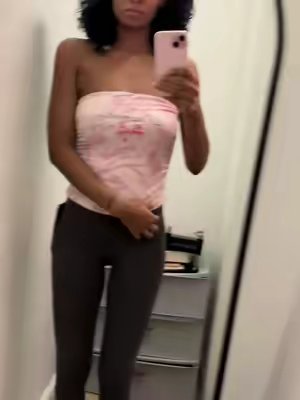TikTok post by @la.mariiaa for SIINSIIN.US. Caption reads: @SIINSIIN.US @SIINSIIN.SHOP #authentik.