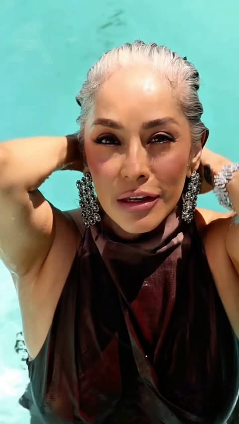 Instagram post by @thebeautydebut for ILIA. Caption reads: [...] to stay put try these new ones by....
