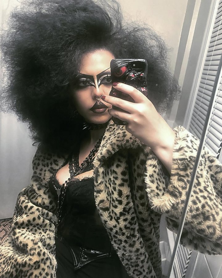 Instagram post by @anastasiaofthedark for Techypop. Caption reads: [...] my roots are showing. 
•
Thank you @techypop....