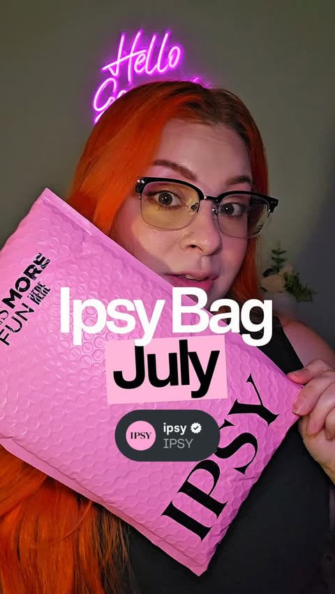 Instagram post by @karenhmakeup for IPSY. Caption reads: Me llegó mi bolsita de Julio de @ipsy y no puede....