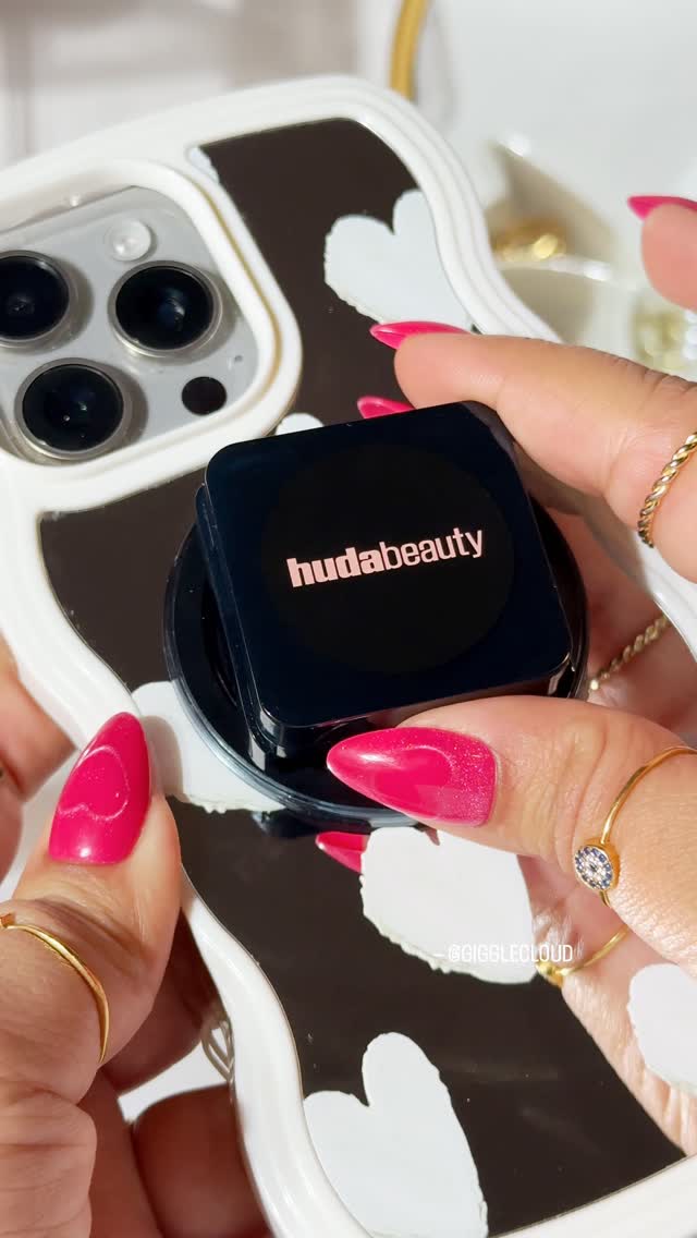 Instagram post by @gigglecloud for Huda Beauty. Caption reads: [...] out mid-touch-up 👀📱

PR | @hudabeauty....