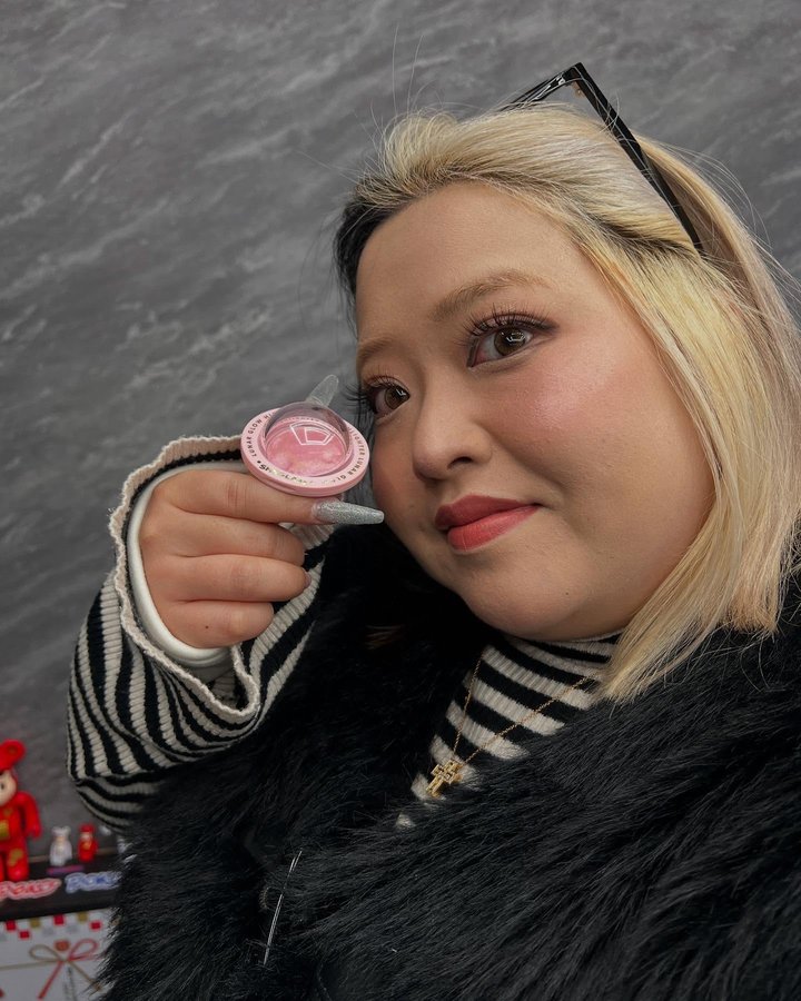 Instagram post by @sera81983 for MANARA. Caption reads: [...] 33865586
最後よく見るよねー🤣🩷🩷

わたちの化粧品たち⬇️
 
ｼﾀｼﾞ....