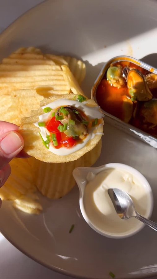 Instagram post by @wellnesswithalexa for Patagonia Provisions. Caption reads: [...] with this snack combo lately:....