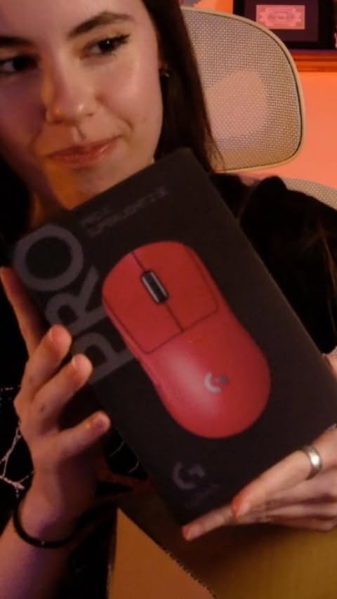 Instagram post by @miriam_petricor for Logitech G. Caption reads: Aprovechad porque con los Logitech G Play Deal....