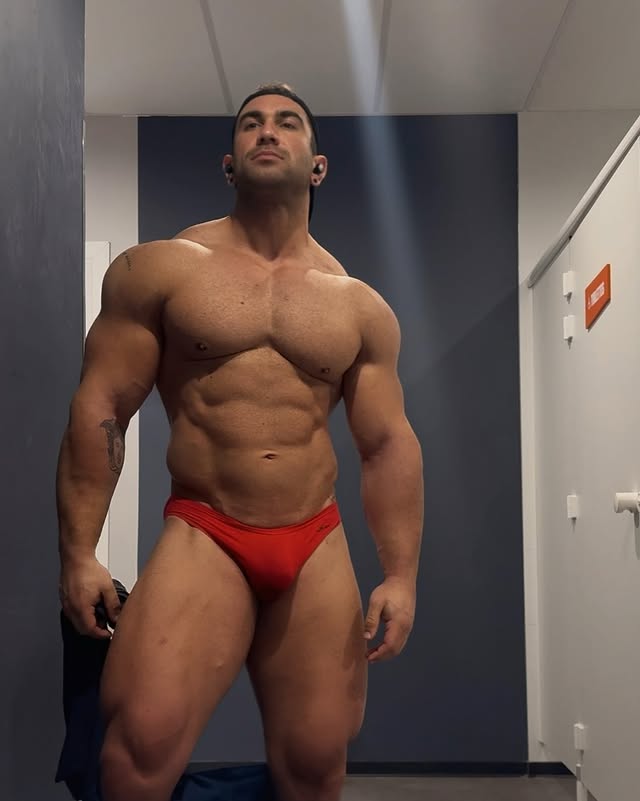 Instagram post by @matigal_ for ThePack Underwear. Caption reads: 📈

wearing @thepackunderwear_ 

.

#fitness #gym....