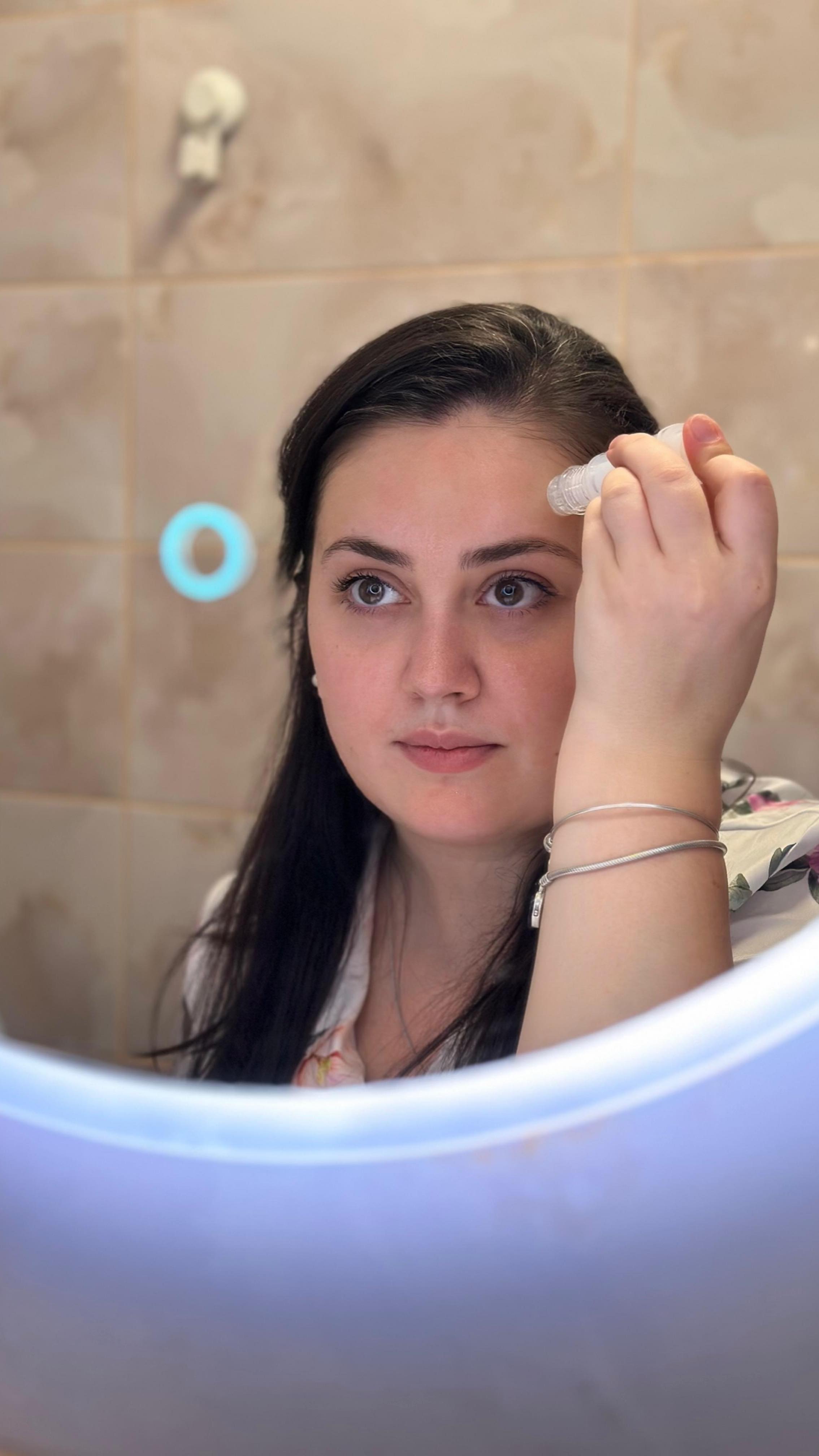 Instagram post by @ruxandra.nastase for COCUNAT. Caption reads: Luna de lună, ritualul meu de răsfăț = Clinical....