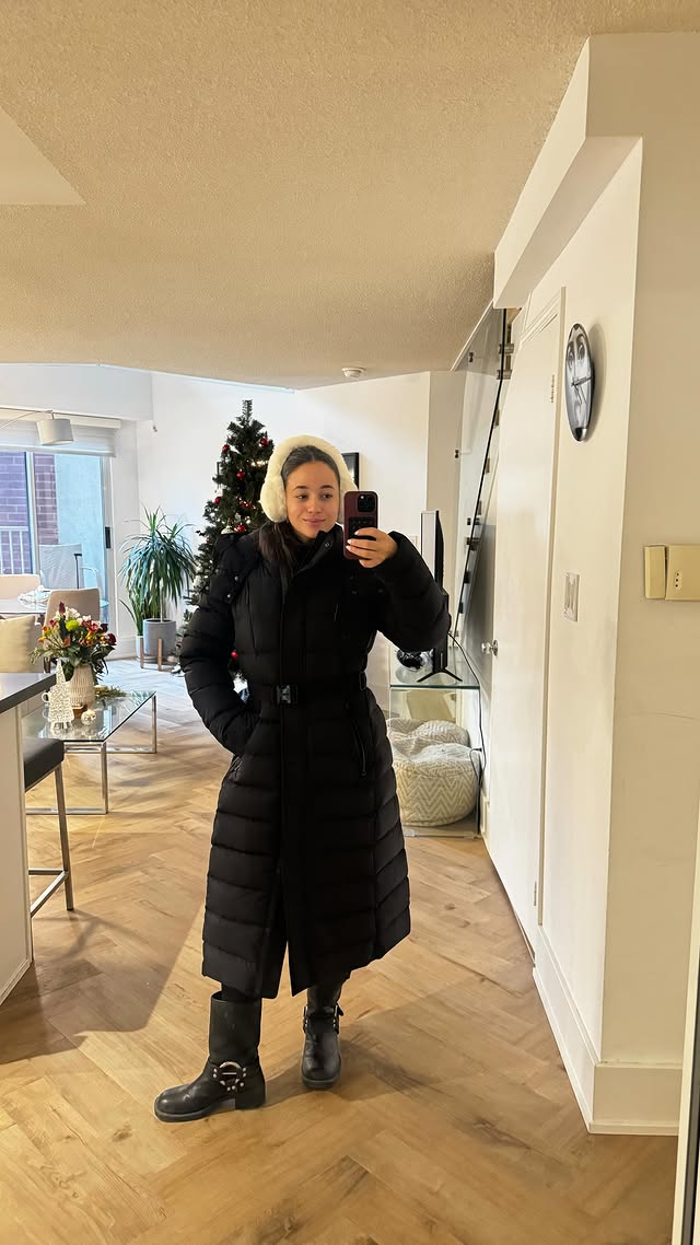 Instagram post by @wearsashley for RUDSAK. Caption reads: [...] hot pilates ❄️🤍🧘‍♀️ staying warm in....
