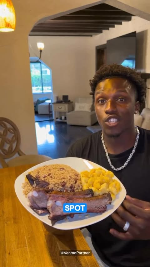 Instagram post by @hamilt0njr for Venmo. Caption reads: [...] I order my game day snack and pay with....
