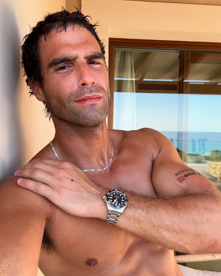 Instagram post by @furtadonico for TAG Heuer. Caption reads: @tagheuer 
#TAGHeuerAquaracer.