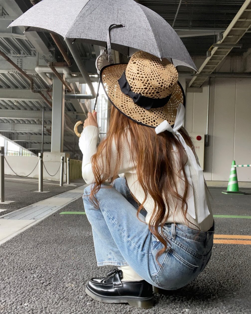 Instagram post by @siiizuka1411 for CICIBELLA. Caption reads: 2025年新商品✨CICIBELLAの日傘ハンディファン☀️手に持つ必要がなくて日傘に付けられるから....