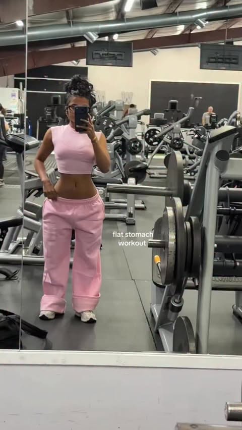 Instagram post by @angfi.tness for DFYNE. Caption reads: no gym required👏 outfit @dfyne.official code....