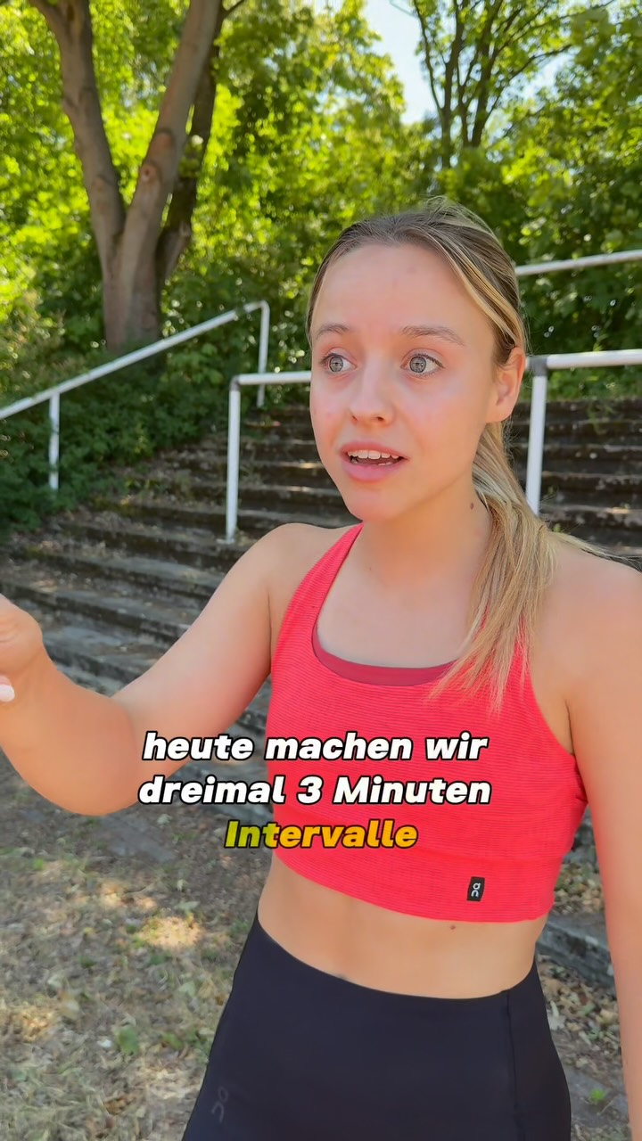 Instagram post by @paula.enx for On. Caption reads: [...] beim Training gesehen 👀 Aber @on hat mich....