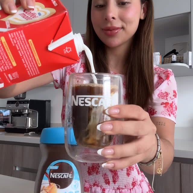 Instagram post by @brendagarza for Coffee Mate. Caption reads: Uyyy esta combinación me ganó!....