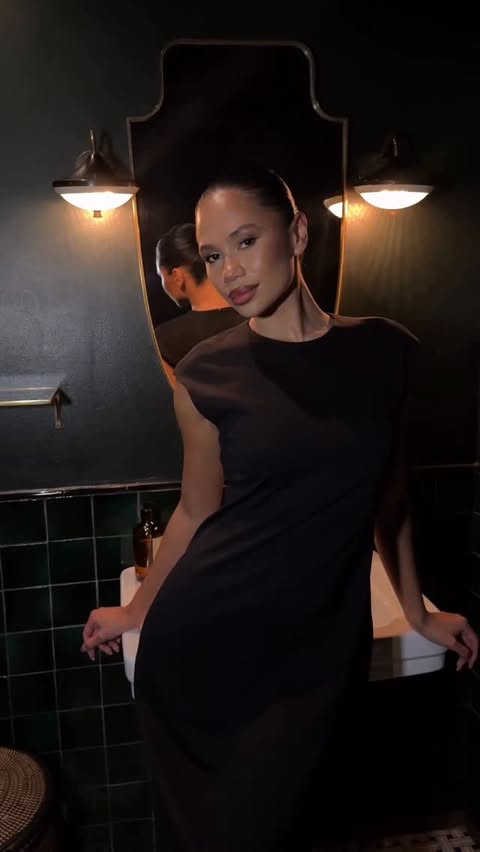 Instagram post by @sarahmariager for Calvin Klein. Caption reads: Ad @calvinklein ~ she’s on a holiday night out 💋.