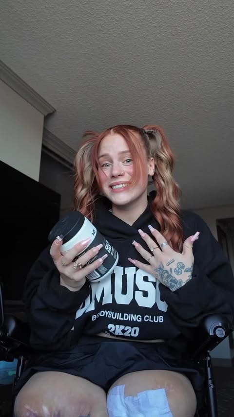 Instagram post by @raebolic.lifts for HD MUSCLE. Caption reads: No legs, still sore. That’s why I use my....