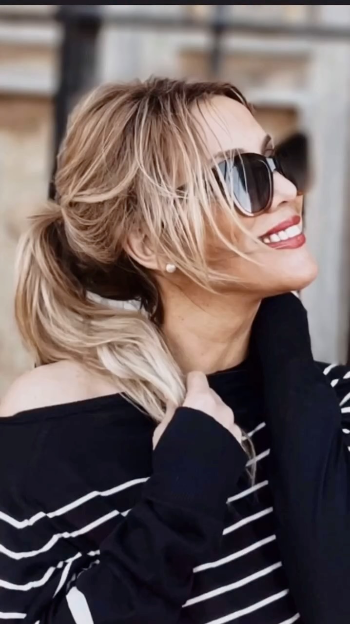 Instagram post by @vass_verdejo for HAWKERS CO.. Caption reads: ☀️Just add hawkers 🕶️
#publi 

#hawkersco....