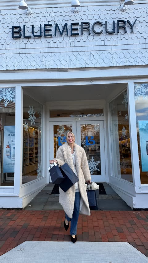 Instagram post by @emroberts.m for Bluemercury. Caption reads: [...] through Dec 3rd, don't miss out on....