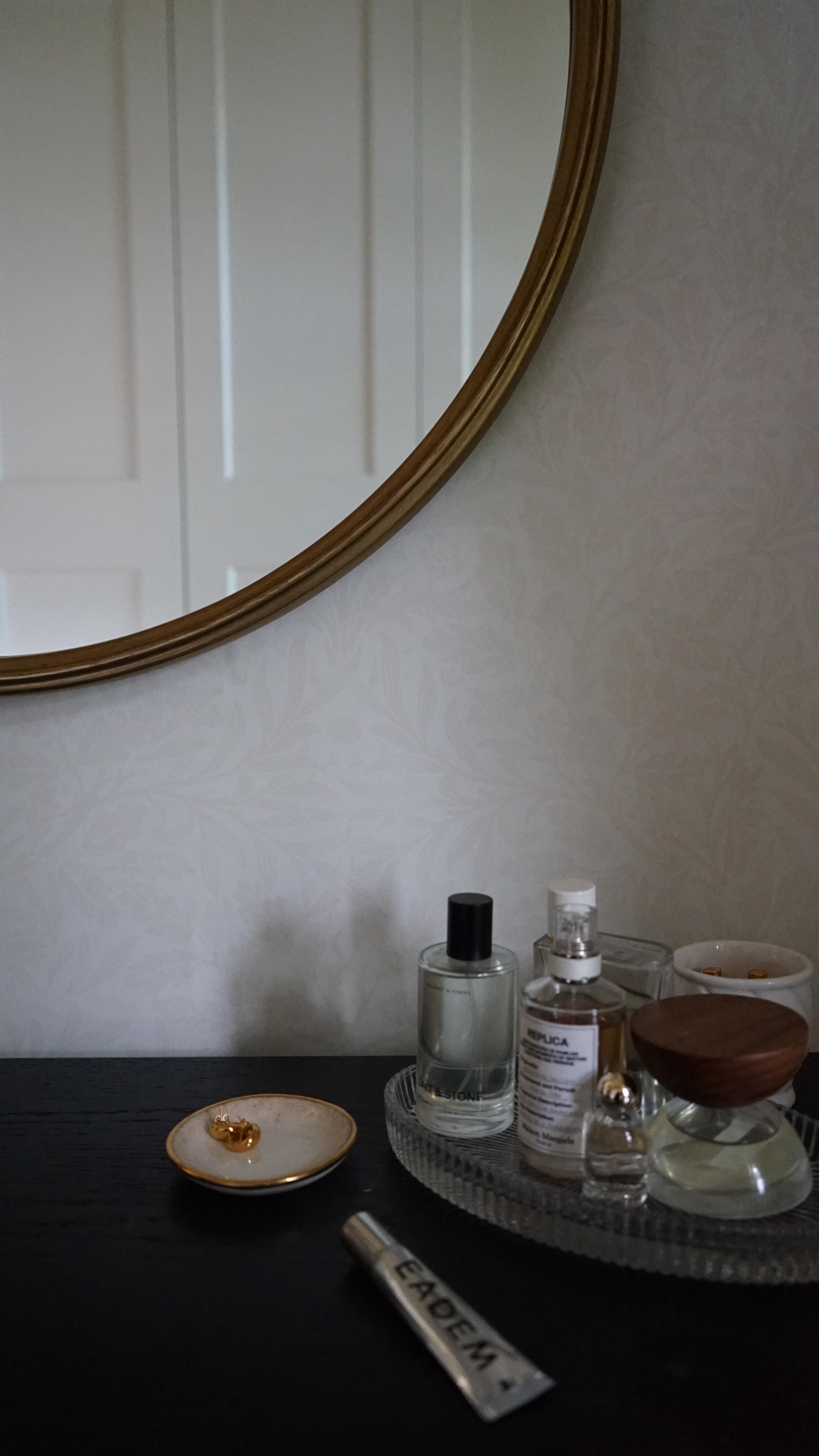 Instagram post by @livhenry95 for Spoonflower. Caption reads: I was very happy to partner with @spoonflower to....