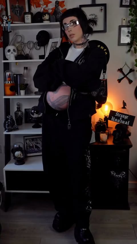 Instagram post by @amylouisehansonxo for Minga London. Caption reads: [...] giving 90s grunge!!! Tracksuit/Bag -....