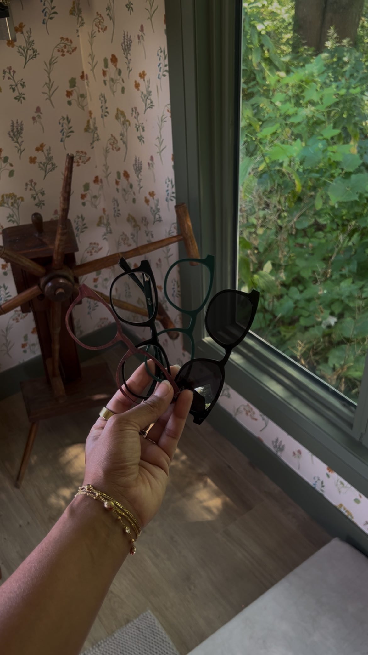 Instagram post by @jotiwall for paireyewear. Caption reads: Switch up your style in seconds 👓✨ I’m wearing....