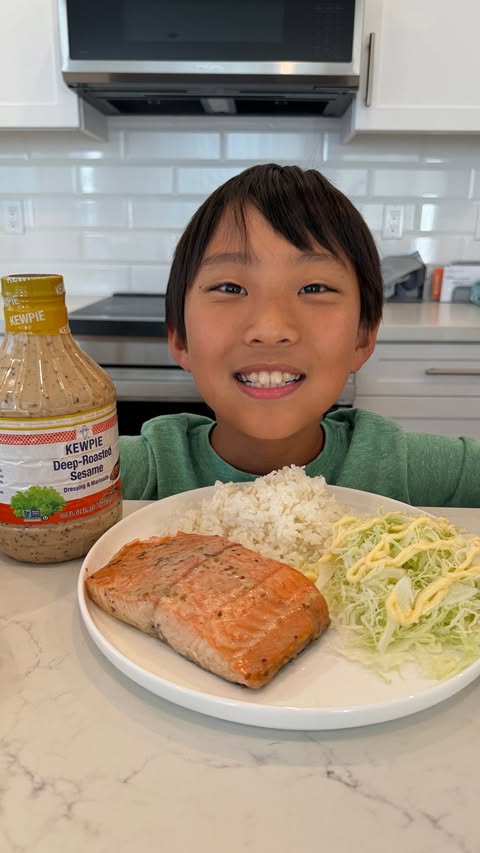 Instagram post by @easypeasyjordan for Kewpie. Caption reads: [...] Let’s make an Easy Salmon dinner using....