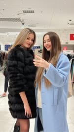 Instagram post by @yohanka_ for HalfPrice. Caption reads: [...] gifts has never been....