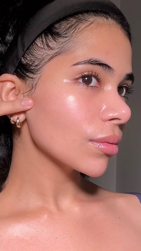 Instagram post by @sarahsaleen for Dove. Caption reads: #dovepartner Stripping your skin barrier = out.....