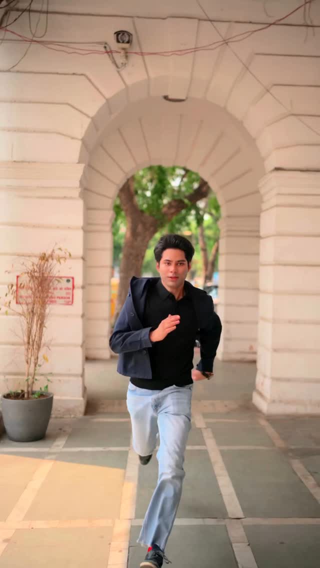 Instagram post by @rishabhsoopa for OneCard. Caption reads: Walked in with ideas.
Stayed for the pitch.
Sealed....