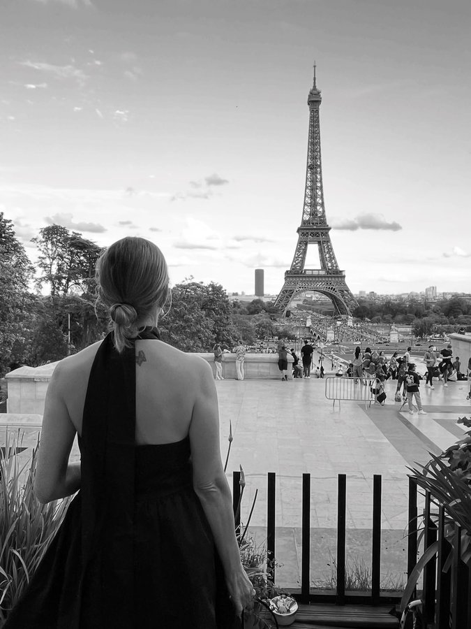 Instagram post by @sophiaaberg for Glamorous. Caption reads: [...] a dress and this view ♥︎♥︎♥︎ {ad}....