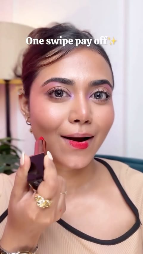 Instagram post by @_sharmili_ for Pilgrim Makeup. Caption reads: [...] on the lips all day long ✨ #pilgrimmakeup....