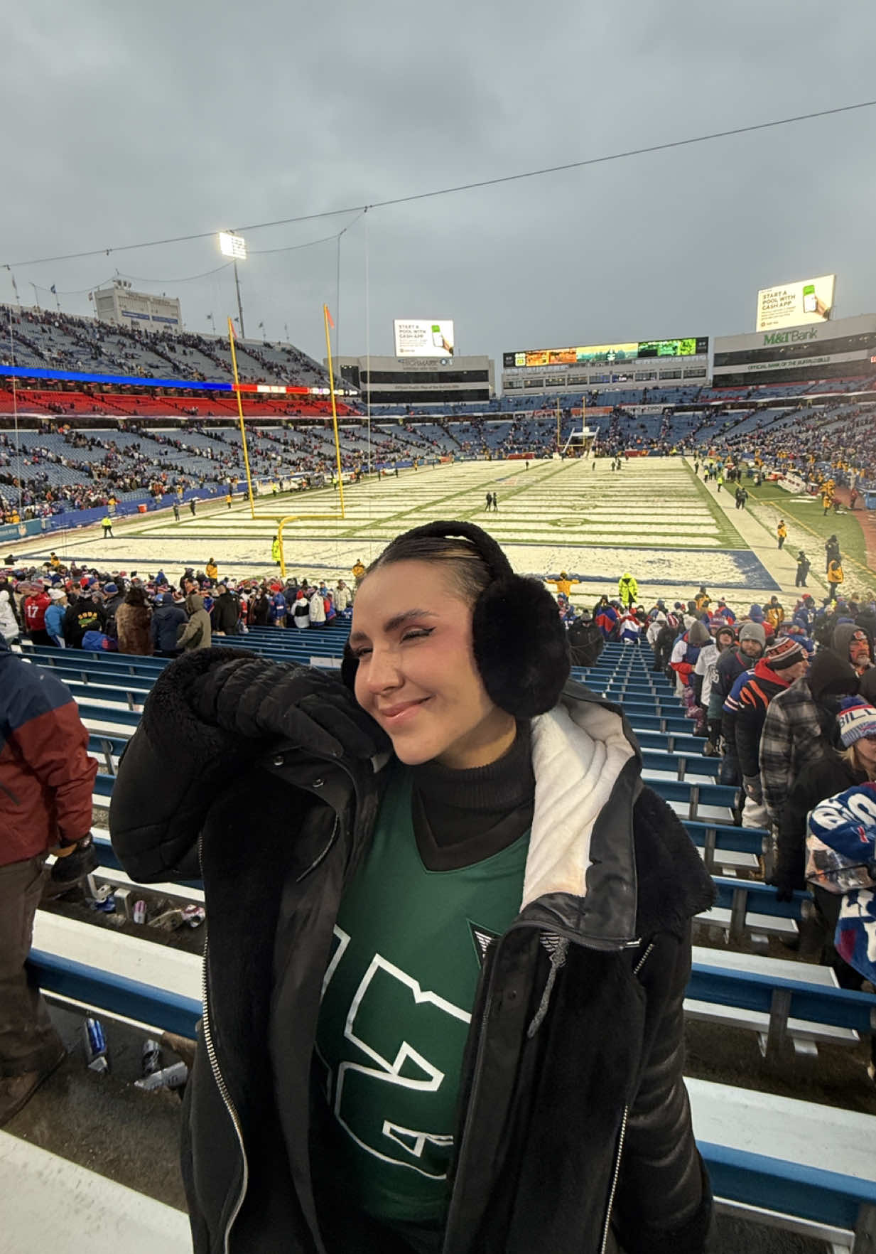 TikTok post by @cellegrini_oficial for Wingstop. Caption reads: Llevamos a 20 personas a un viaje todo pagado....