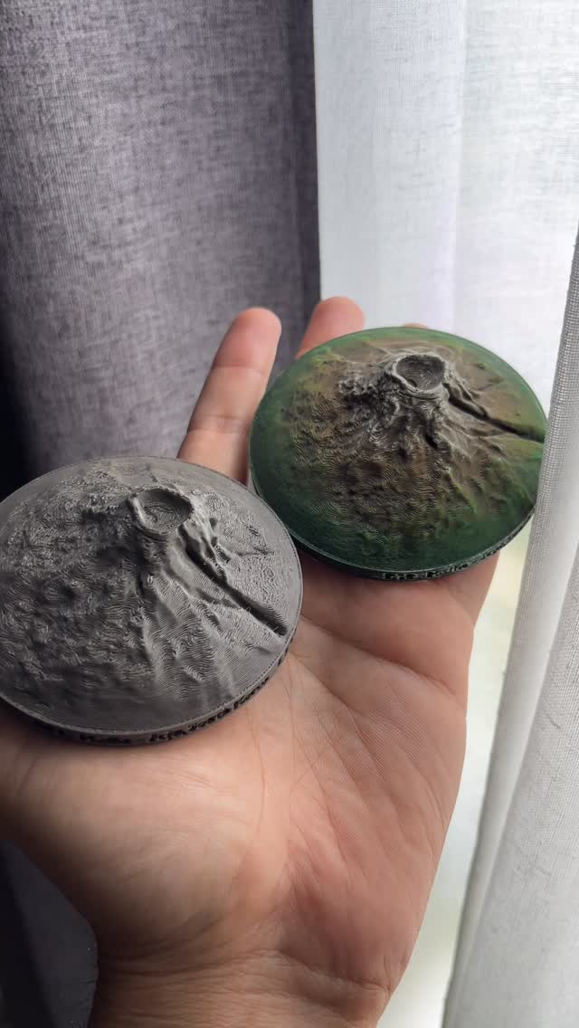 Instagram post by @miniworld3d for Amolen. Caption reads: [...] @elegoo Centauri Carbon 
🧵 Filament:....