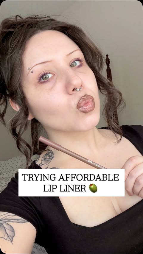 Instagram post by @halle.sparkles for KALEIDOS. Caption reads: [...] lip pencil “rock steady” @kaleidosmakeup lip....