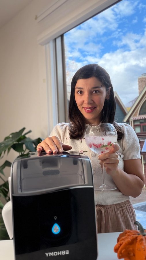 Instagram post by @yasminin.usa for EUHOMY. Caption reads: [...] 🍂✨
Making fresh lemon soda with the Euhomy....
