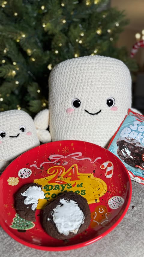 Instagram post by @krochet.by.kris for Betty Crocker. Caption reads: ✨GIVEAWAY CLOSED✨ DAY 14: Hot Cocoa Crinkle....