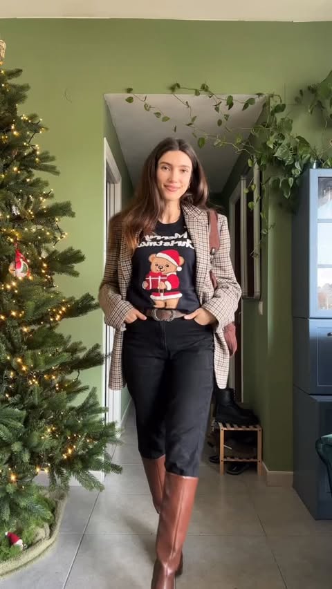 Instagram post by @oliviacg for TEZENiS. Caption reads: [...] this?😇

My fave xmas sweater’s from....