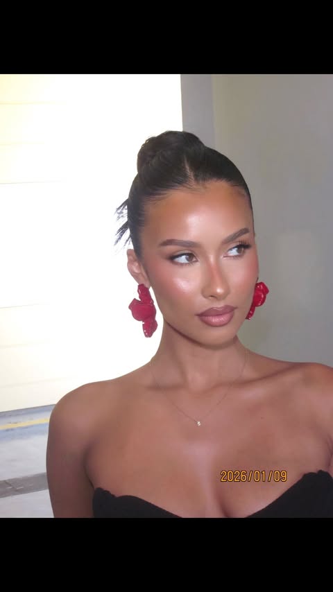 Instagram post by @evelyn.ellis for REVOLVE. Caption reads: [...] break for me 😅💕 all outfits from @revolve....