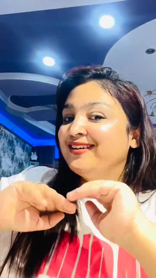 Instagram post by @prysha_agarwal for Smytten. Caption reads: ✨ “Glow starts with the right facewash 💛 Say....