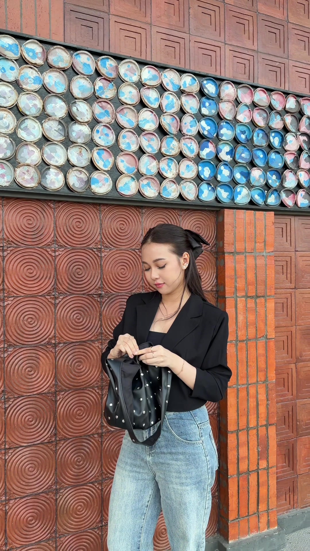 TikTok post by @tsysal for Metoo Beauty. Caption reads: [...] tinggal spray langsung fresh! @Metoo Beauty....