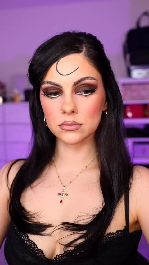 Instagram post by @sophiehannah for Benefit Cosmetics. Caption reads: [...] pen @maybelline eraser concealer....