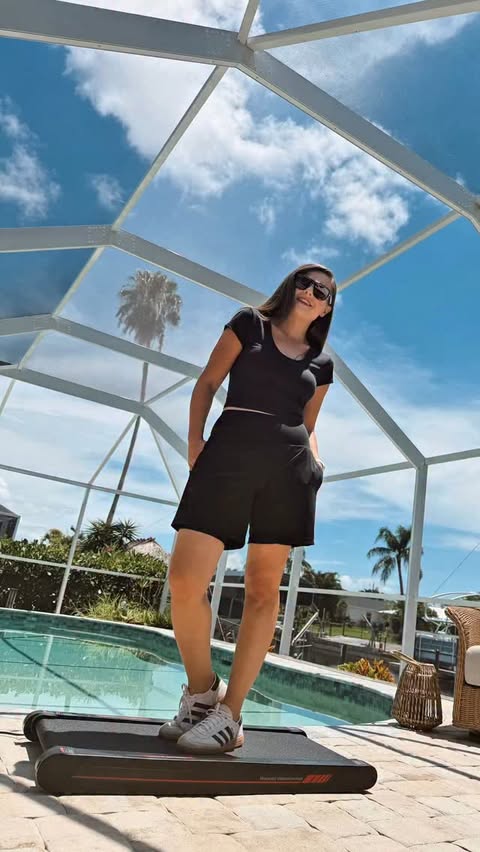 Instagram post by @thesunshinestatemom for Halara. Caption reads: [...] when it comes to activewear. ✨ These....