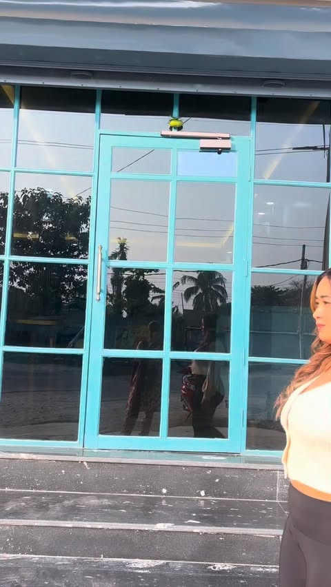 Instagram post by @_.itsoollee._ for Tecnomobile. Caption reads: [...] ✨
Meet your new daily obsession with....