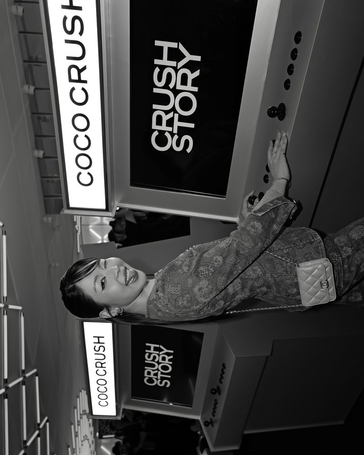 Instagram post by @letsplaymakeup for CHANEL. Caption reads: [...] ✌🏼! 
#COCOCRUSH #CRUSHSTORY....