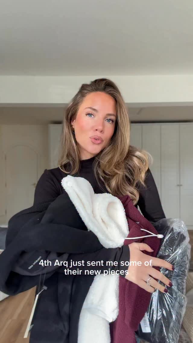 Instagram post by @ellepearls for 4TH ARQ. Caption reads: @4tharq killing it this A/W 😍❤️ #tryon [...].