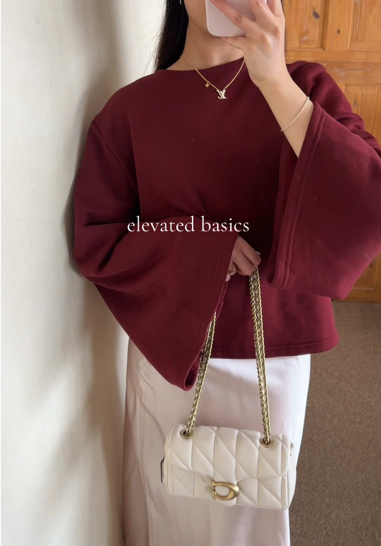 TikTok post by @mariaaax.o for emlavish. Caption reads: [...] #summerfashion #blouseoutfit #fyp @emlavish.