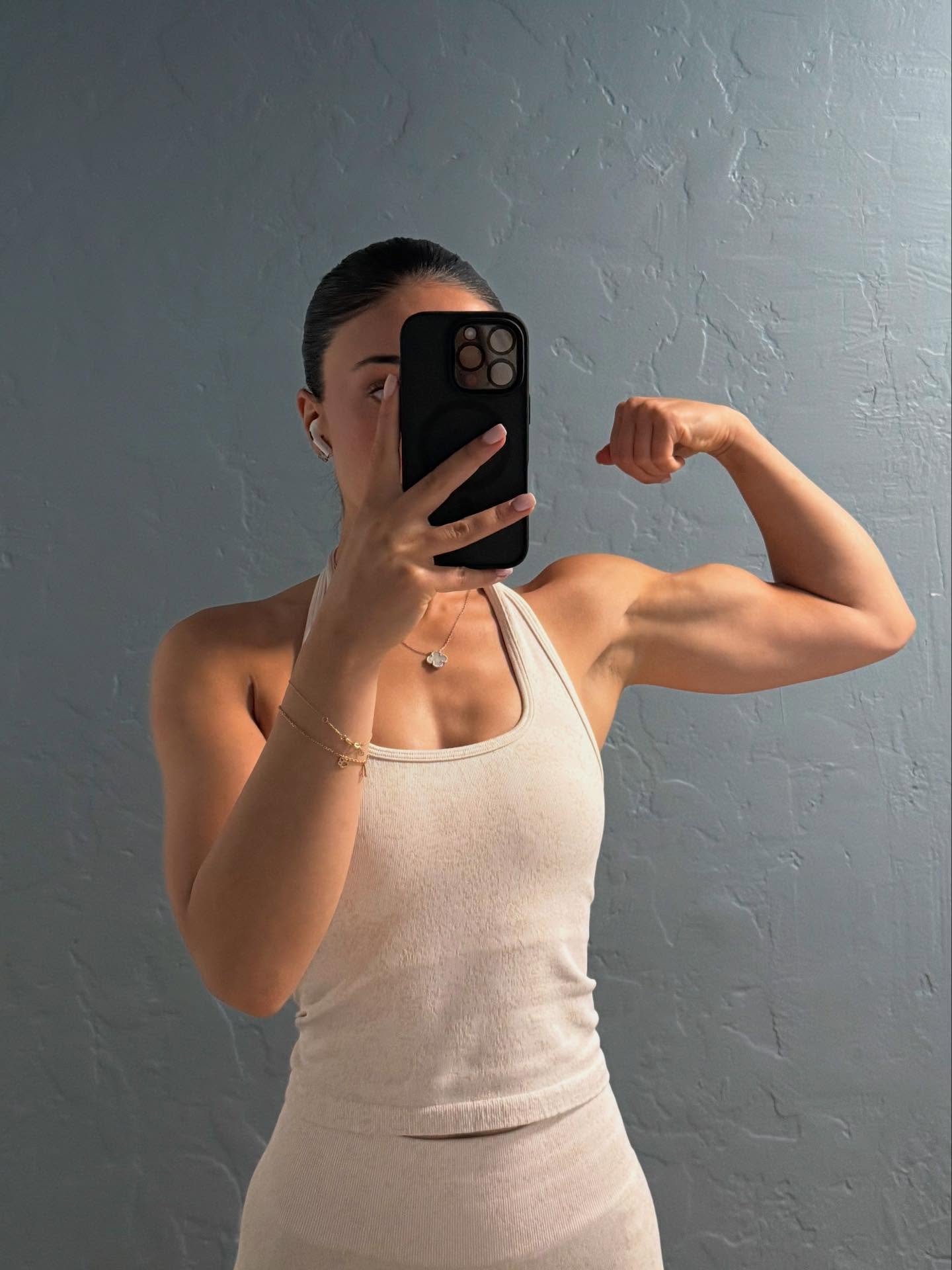 Instagram post by @nonabayat for Gymshark. Caption reads: cute fit = good lift 
-
Outfit: @gymshark adapt....